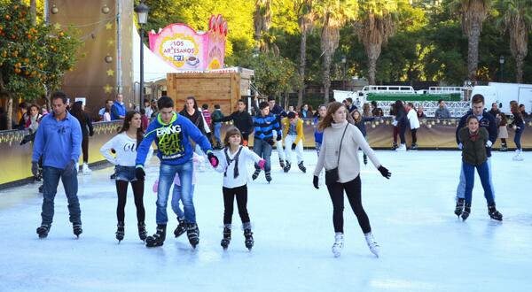 Culturate_'s tweet photo. Este año aumentan las pistas de hielo en Sevilla. Te contamos los precios y los horarios. http://t.co/mbUFOJtaTu http://t.co/ux7RBf5qY0