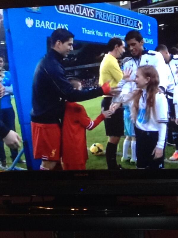 dylanwoods98's tweet photo. Suarez should of nailed her in the face! http://t.co/xhYtQnBVDS