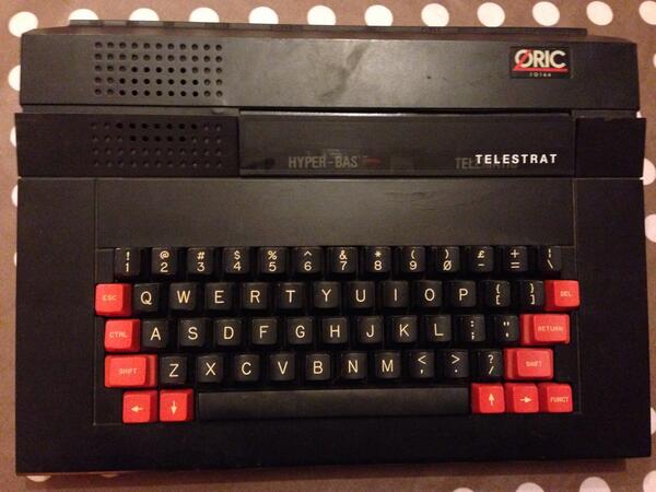 gidehault's tweet photo. Mon premier ordinateur connectรฉ :) #oric #telestrat http://t.co/xMCl1Lkw8t