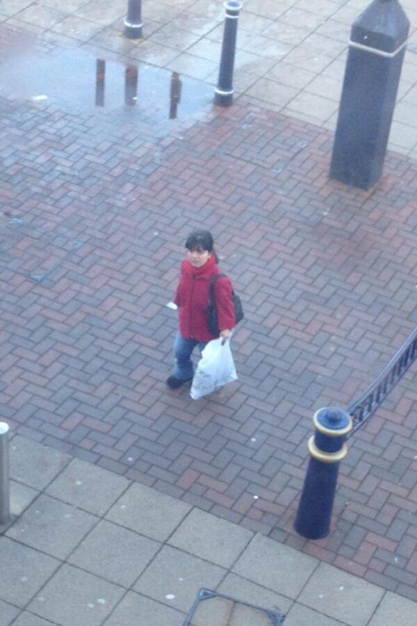 danb0tz's tweet photo. Just got caught taking a photo of a midget http://t.co/fWpeflExCh