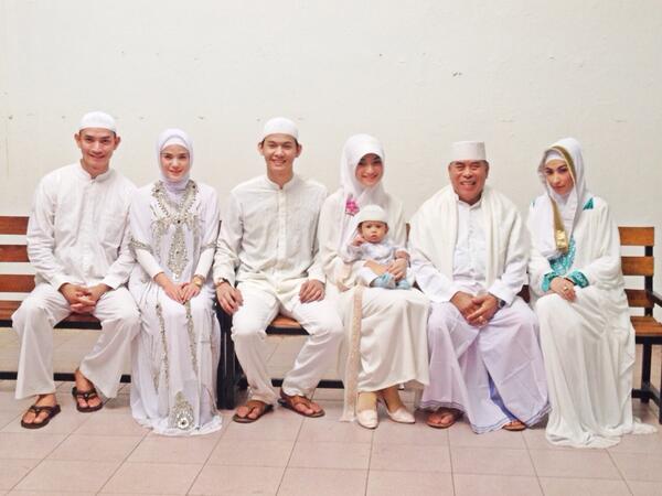 citraciki's tweet photo. pemotretan 1000eps..alhamdulillah .. With @arsyilrahman @alicesofienorin @adityaherpavi_r :) http://t.co/bJkpyOvQ3t