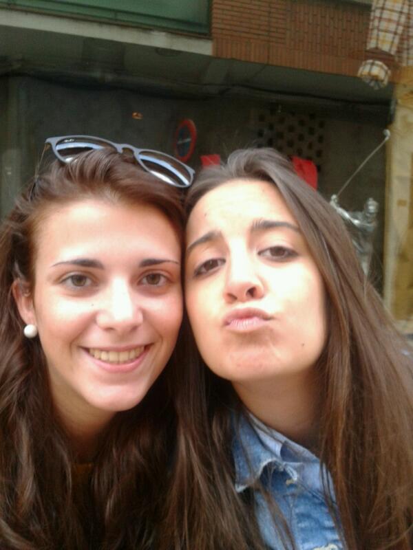 AngelaJT02's tweet photo. El viernes por fin te veo la cara @Marta_US  Felicidades Mart-A jijiji http://t.co/8dTZHF2B7K