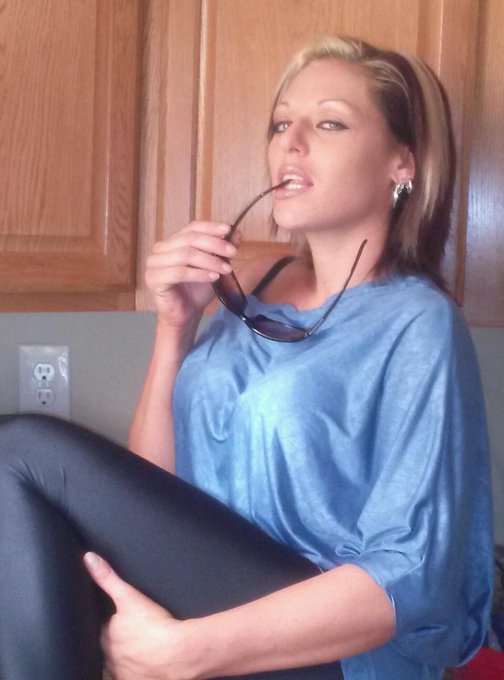 Good Morning Everyone!  XOXOXO Heading out for a fetish shoot! Can you imagine? Details cuming later