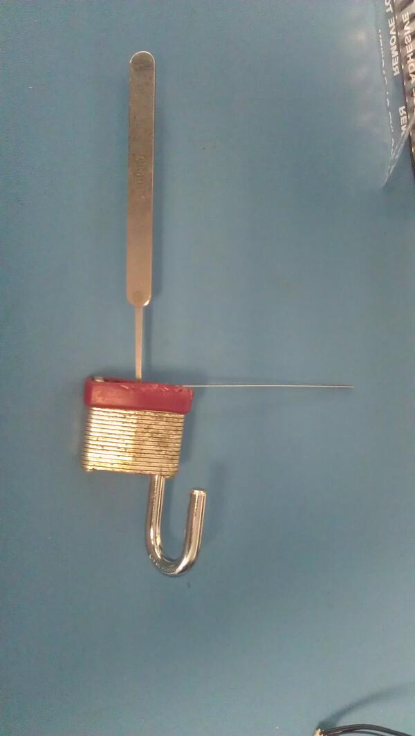 SenitaFrank's tweet image. Today, I was taught how to pick a lock! #spyskills