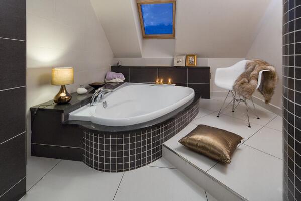 RavakInt's tweet image. Still don´t have any gift for your partner? What about spending beautiful moments in new bath? ravak.com/en/lovestory-i…