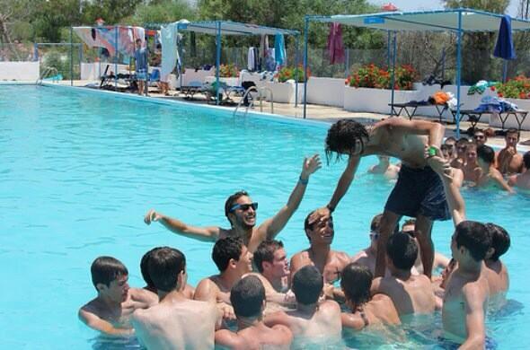 CabinCreteIV12's tweet photo. Hahaha when Jesus walked on water #takemebacktoIV http://t.co/h6gvQXtBBB