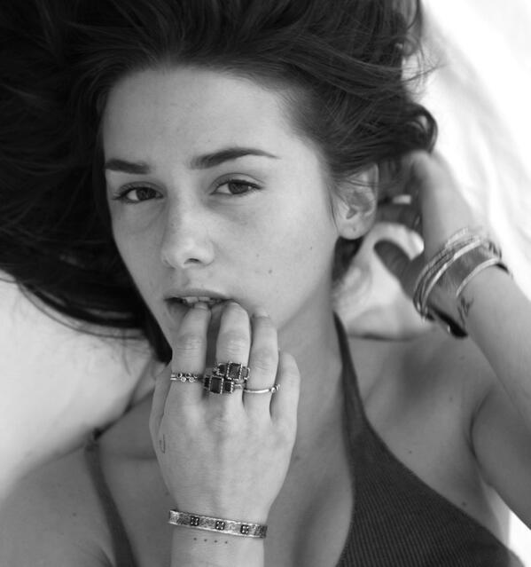 AddijayBR's tweet image. Novo photoshoot de Addison Timlin para a joalheria @Orlikajewelry