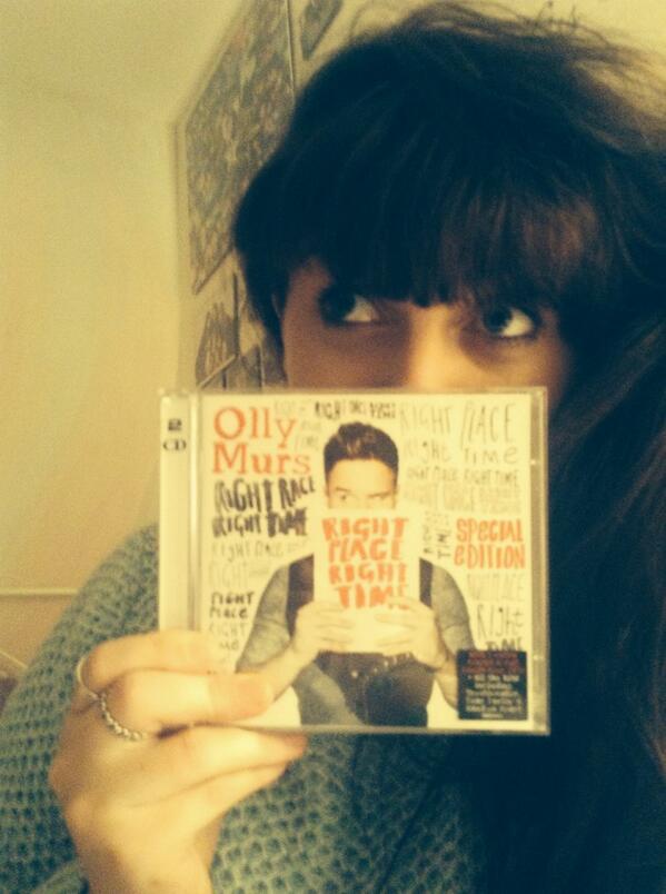 KarysJames1's tweet photo. @ollyofficial finally bought my copy #yourright #greatstockingfiller #rightplacerightime http://t.co/1S0U0I1xWp