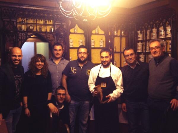 Comiendo con <a href="/MACruzLaBotica/">Miguel Ángel</a> con <a href="/cervezavier/">Cerveza VIER</a> <a href="/CervezaMilana/">Cerveza Milana</a> <a href="/LaLocaJuanaBeer/">CervezaLaLocaJuana</a>