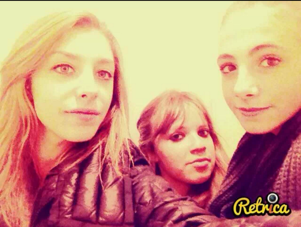 RomanePeyron83's tweet photo. Friends <3 http://t.co/kZtM0RJpD9