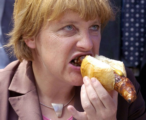 4ntibiotic's tweet photo. Unsere alte und neue Bundeskanzlerin. Die Repräsentantin des deutschen Volkes. Unser ganzer Stolz. Angela #Merkel http://t.co/AbujpLSvmd