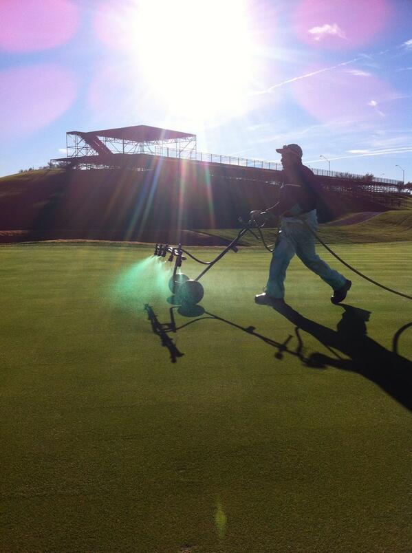 brandonleereese's tweet photo. Spraying greens this morning w the @GreenleafNozzle. #doublecoverage http://t.co/oID6U9YRBl