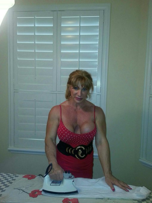 Chest training today. Do you think I should train my chest harder?  http://t.co/RD91tf0bQG http://t.<a href="/tag/fitness"class="tags"><span>#fitness</span></a><a href="/tag/strongwomen"class="tags"><span>#strongwomen</span></a><a href="/tag/bigpump"class="tags"><span>#bigpump</span></a>