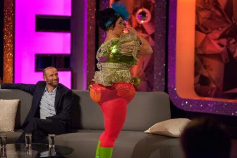 ElseTV2's tweet photo. Glade jul, hellige jul- nå begynner det! I kveld får dere se blant annet dette. #ElseTV2 http://t.co/kr85tYXns7