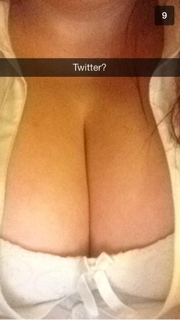 Boobs_and_Dicks's tweet image. Looking good! #tits #boobs #snapchatafterdark