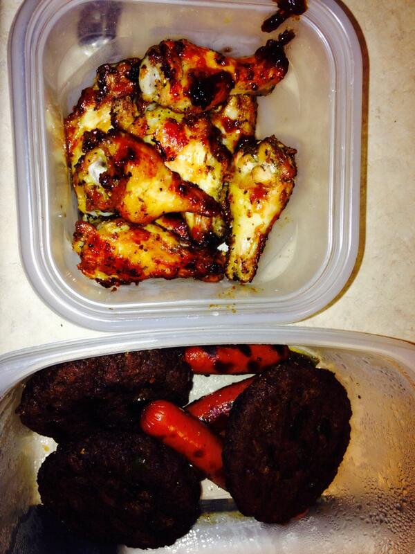 VanillyPanaDoll's tweet image. Smash Time #SnackMode 🍷🍗🍖🍔