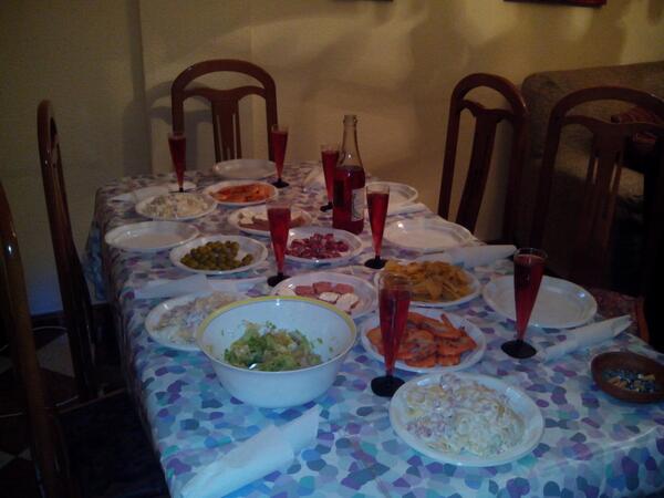 rocioarevalo92's tweet photo. De cenitaaa @MariaMtsa  @RcGemma @Rocio_Ruiz17 @vickydisparates @MargaFlowerPowr  @BeaLaralarito @rocioarevalo92 http://t.co/3eegLal8FW