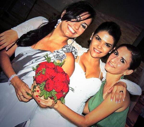 karlamorais02's tweet photo. Contando os dias pra estarmos juntas novamente http://t.co/oePbpEu88k