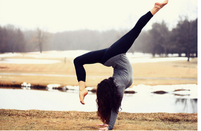 solowstyle's tweet photo. Sometimes you may bend, but you will never break.  #BeStrong #Solowstyle #winter #yoga #transformationtuesday http://t.co/V8tWOVKvX8