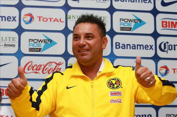 Turco_Mohamed's tweet photo. Me veo muy bien con el color amarillo... del @CF_America http://t.co/NOx9bxm0dx