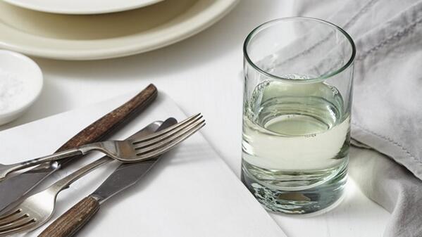ExpansionMx's tweet photo. ¿Te cobran los vasos con agua en el restaurante? Ahora deberán ser gratis. Foto: Getty Images http://t.co/6xZewoklPl http://t.co/ZO7MOQDpHu