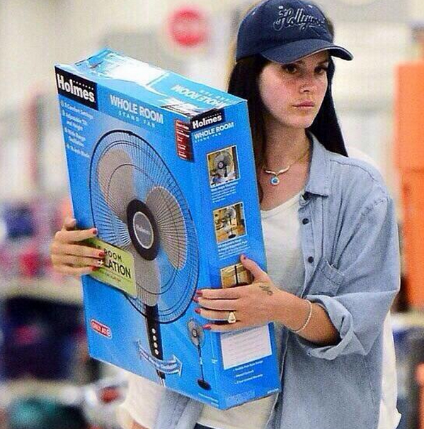 iauraB's tweet photo. ¡¡MEGA RT!! Pruebas contundentes de que Lana del Rey compra sus fans!!! *nadie le entiende por nacos* http://t.co/R7YGxtfqV0