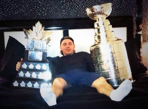 DrunkKane's tweet photo. Hey Fisher tell Carrie Underwood to stick around after the game n I'll show her my 3 trophies. #3rdOneIsInTheMiddle http://t.co/Hid1cYeZWW