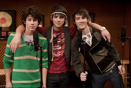 OCEANUP's tweet photo. #jobrosfandommemories when they were on hannah montana and the sexual tension between miley and nick was RIDIC http://t.co/wWw62NpMFJ