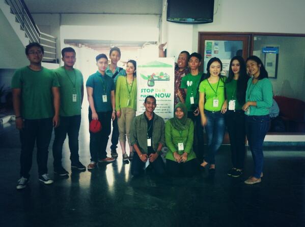 StopPlasticNow's tweet photo. Panitia-panitia penyelenggara acara STOP PLASTIC NOW! http://t.co/UNkwvVUJxP