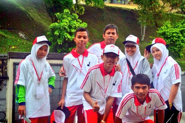 ichasharta's tweet photo. Miss 🌈 @kacau87 @rizqoq http://t.co/tBju3dxpXV