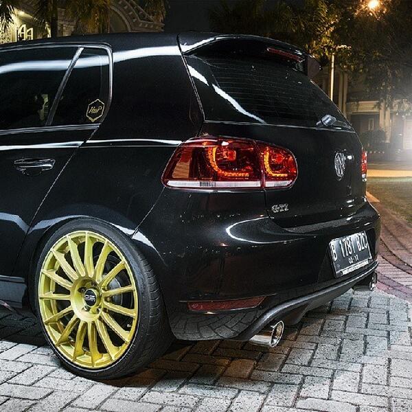 hawknpoke tweet picture