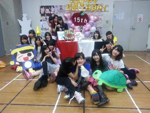 OfficialMRK48's tweet photo. Kemarin adalah Seitansai Kawakami Chihiro saat show NMB48 Team Kenkyuusei #Owada http://t.co/e7dN69lLLJ