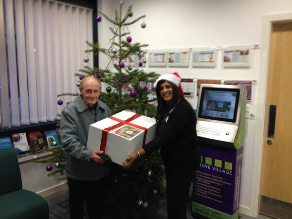 CharlesBainbrid's tweet photo. Bav &amp; a very happy tenant over at Grove.. @Mcr_Challenge http://t.co/0P1xcdDuFl