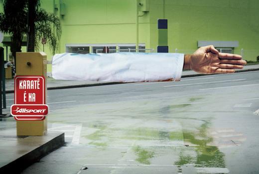 jbdba's tweet image. Excellent ce street #marketing d'un club de Karaté avec ... une barrière de parking ! #publicité