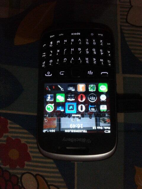INACARLINA_'s tweet photo. Jual BB Amstrong harga 1.6 Juta kondisi 90 % seluruh Indonesia minat 085280799009 #bisa ditawar http://t.co/6C2NHwxQv8