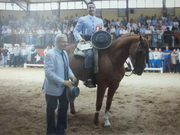 mcrr86's tweet photo. "@Angeles_dmngz: Lleno de orgullo al recibir algo así,es poco para lo que te mereces.. Eres MUY grande!!!! http://t.co/uuZQXByjfS"
