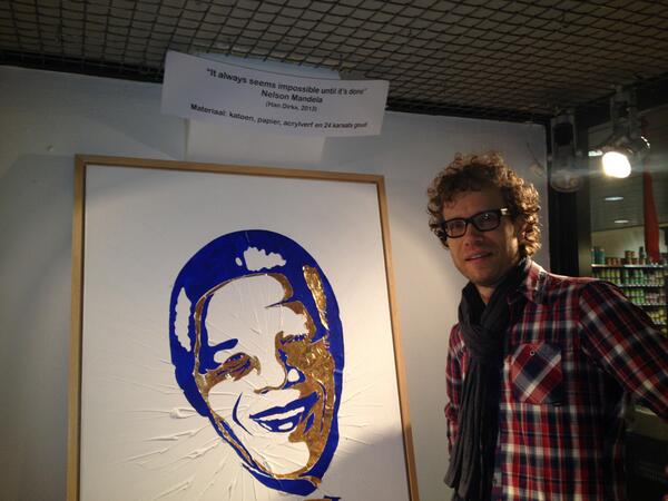 nijhofbaarn's tweet photo. Han Dirkx met het schilderij. En de link naar de site om te bieden http://t.co/YMFyNbV39H http://t.co/h1yOyGAQcv