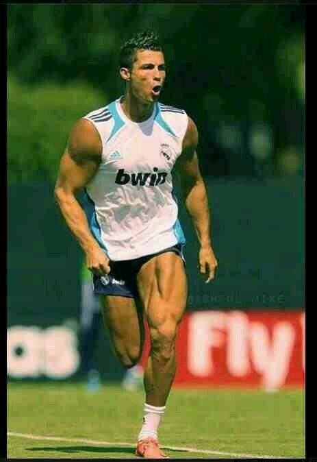 KyaaahJ's tweet image. #learningthealphabet R is for Ronaldo