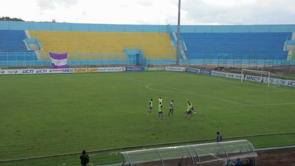 Spanduk Persik enek nang Kanjuruhan :)))