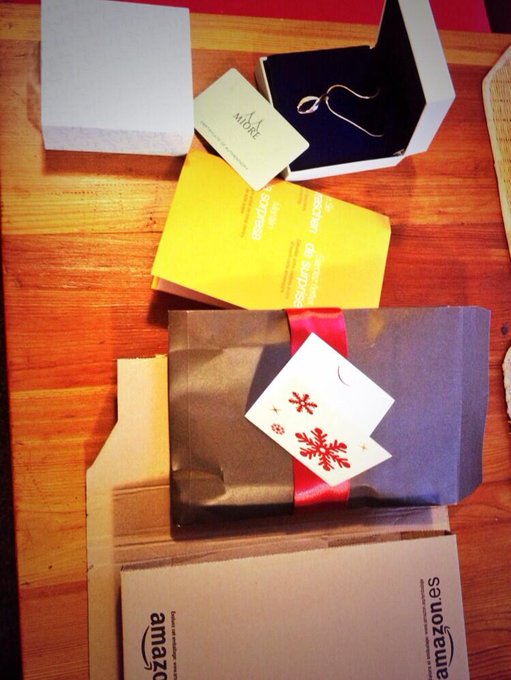 Look whats DHL brings to my door #xmasgift from friend :) thats sooo lovely. Love it, thank U Ben @amazon<a href="/tag/xmasgift"class="tags">#xmasgift</a>