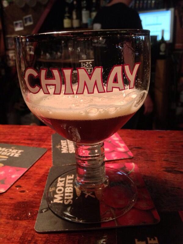 Plugando barril de Chimay Red !