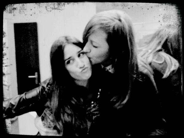 mamamarimaria's tweet photo. I love @MartaRabalDelga #friend :) http://t.co/sDp2clXYZZ
