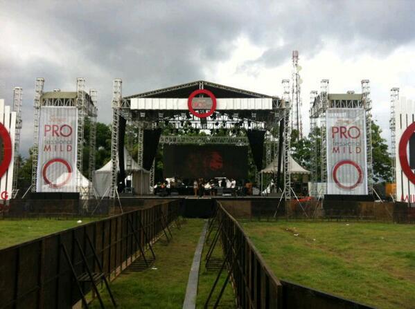 NOAH_ID's tweet photo. Venue #PromildTour malam ini di Stadion Diponegoro Banyuwangi.Yg blm masuk,cepetan masuk yah :) http://t.co/JdiI6zfbRR