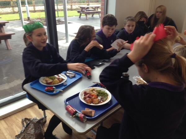 mrdeardenc6's tweet photo. Enjoying A festive Chistmas lunch with Arundells in the Dining Hall http://t.co/4vOtFeGYrL