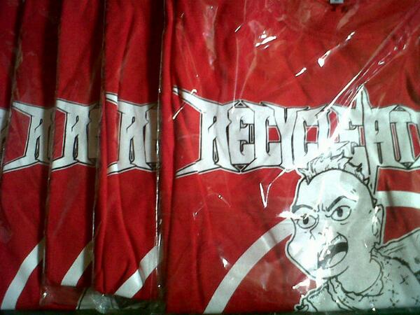 Yg udah pesen segera di ambil. Yg belom kebagian?? Masih ada sisa 2 kaos zise M nih.