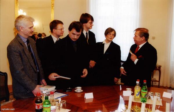 Сёння - дзень памяці Вацлава Гавэла. Два гады таму яго не стала. На фота - палітзняволеныя, былыя і сёняшнія.