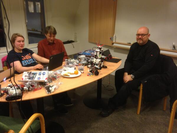 atlerovik's tweet photo. Knowits egen Lego Mindstorm faggruppe utvikler nye prototyper. http://t.co/JaomjeUL6c