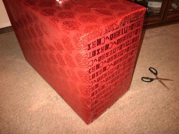 BeckyGoffin's tweet image. Dads great at wrapping presents! #2types