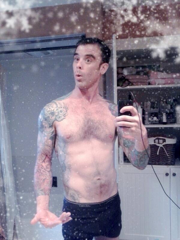 andyfrey1's tweet image. funniest thing...I got out of the shower and it was snowing in the bathroom!! lol