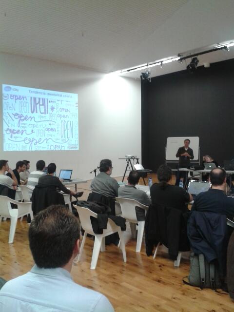 mgarrigap's tweet image. :) RT @serenabucci: @mgarrigap presents @icityproject  #OpenInfrastructures